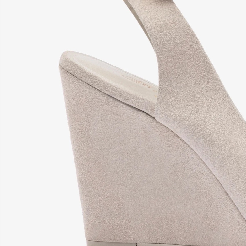 NWT Deena By Larroudé Wedge Sandal In Mushroom Grey Suede 6.5 - Picture 4 of 7